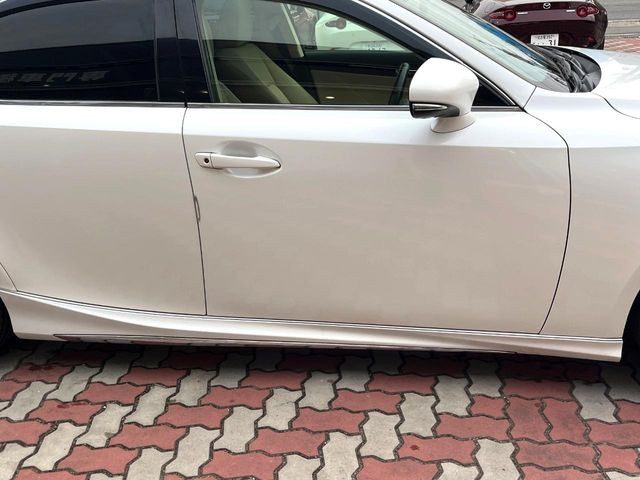 【モデリスタエアロ】人気のモデリスタエアロを装着!クルマの外観がよりスタイリッシュになり、街中で存在感あふれる1台に♪将来買い替える時にもリセールに影響しやすく、価値ある人気の装備です!