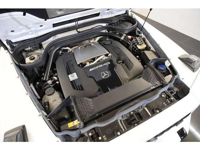 4.0L V�^8�C��DOHC�c�C���^�[�{+���[�^�[�A�G���W��:585ps/86.7kgm ���[�^�[:20ps/20.4kgm�A�S��&times;�S��&times;�S��mm 4690&times;1985&times;1985mm�A�ԗ��d�� 2570kg