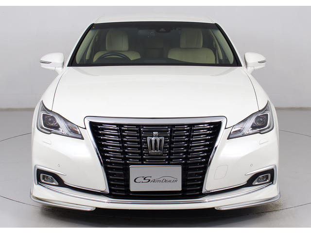 禁煙車です!室内は嫌なニオイも無く、すごく綺麗な状態です!禁煙車・・特にセダンタイプのお車では少ないですよね!!タバコのニオイが苦手なお客様必見です!快適にご乗車頂けます!!