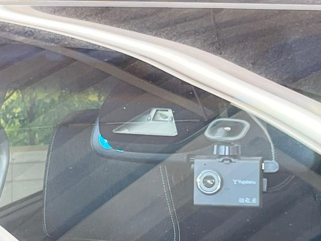 �y�z���_�Z���V���O�z���s���ɑO���̎ԗ�����F�����A�Փ˂������Ȏ��͌x��ƃu���[�L�ŏՓˉ���Ɣ�Q�y�����A�V�X�g�B�����S�Ƀh���C�u�����y���݂��������܂��B