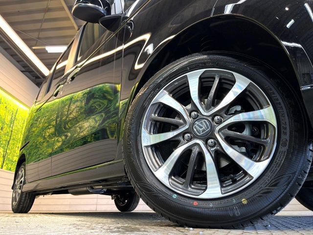 �y����14�C���`�A���~�z�C�[���z�O�ςɃ}�b�`���������A���~�z�C�[���𑕒����Ă���܂��B�e��ЊO�A���~�z�C�[����A�X�^�b�h���X�^�C�����戵�����Ă���܂��B���񂲑��k����������