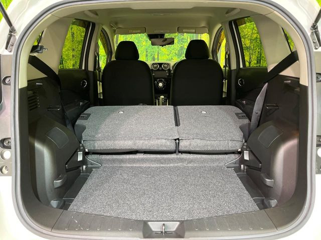 ���i�̂���������ʋ΁A���}���ɏ\���ȉ׎��X�y�[�X���m�ۂ��Ă���܂��B�Z�J���h�V�[�g��|���ƁA�傫�ȉו��̐ύڂ��\�ł���