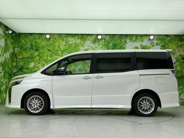 ヴォクシー1.8 ハイブリッド ZS 煌III