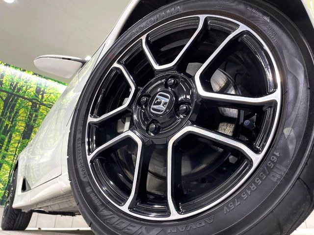 �y����16�C���`�A���~�z�C�[���z�O�ςɃ}�b�`���������A���~�z�C�[���𑕒����Ă���܂��B�e��ЊO�A���~�z�C�[����A�X�^�b�h���X�^�C�����戵�����Ă���܂��B���񂲑��k����������