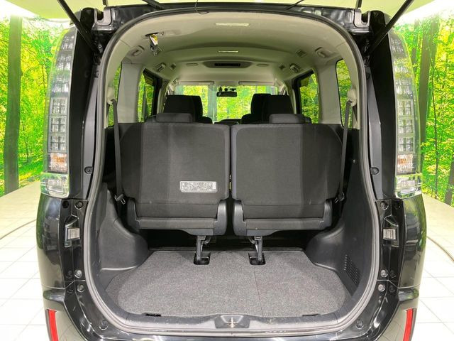 ���i�̂���������ʋ΁A���}���ɏ\���ȉ׎��X�y�[�X���m�ۂ��Ă���܂��B�Z�J���h�V�[�g��|���ƁA�傫�ȉו��̐ύڂ��\�ł���