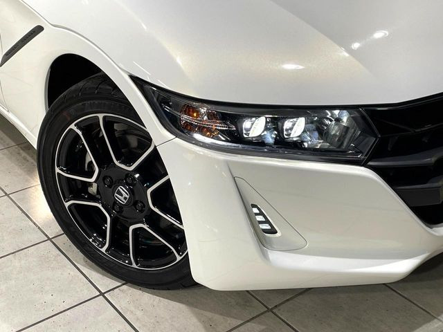 �yLED�w�b�h���C�g�z���V����ԑ��s�����ǍD�Ȏ��E���m�ۂ����S���ĉ^�]�ł��鍂�P�xLED�w�b�h���C�g�𑕔�!�_�����x�������A����d�͂��}�����Ă��܂��B