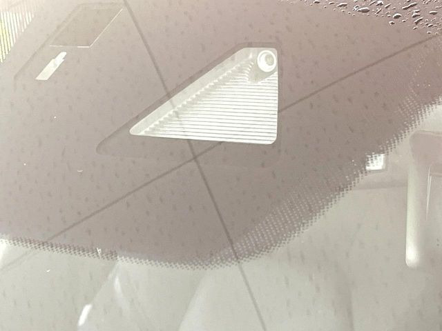 �y�z���_�Z���V���O�z���s���ɑO���̎ԗ�����F�����A�Փ˂������Ȏ��͌x��ƃu���[�L�ŏՓˉ���Ɣ�Q�y�����A�V�X�g�B�����S�Ƀh���C�u�����y���݂��������܂��B