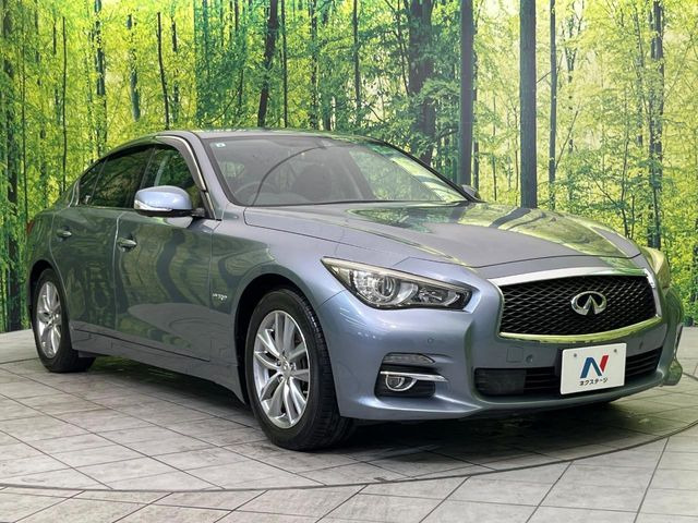 高透明度のガラス皮膜で撥水はもちろん、上質なツヤ・光沢を実現。紫外線や酸性雨から大切な愛車を保護し、色あせ・劣化を防止。「弾スプラッシュコート」、「弾プリミッサコート」からお選びいただけます。