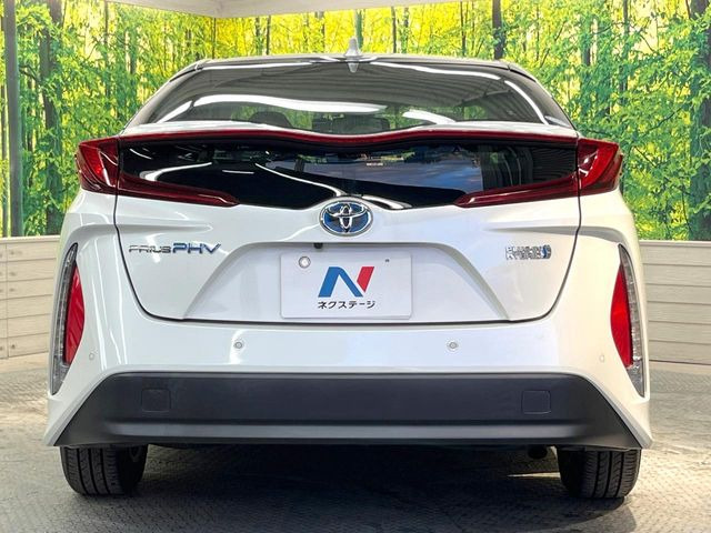 安心の最長10年・走行無制限保証(有償)をご用意。保証内容も充実はもちろん、無料点検&オイル交換や、年中無休の全国・24時間ロードサービスも付帯されておりますのでご安心下さい。