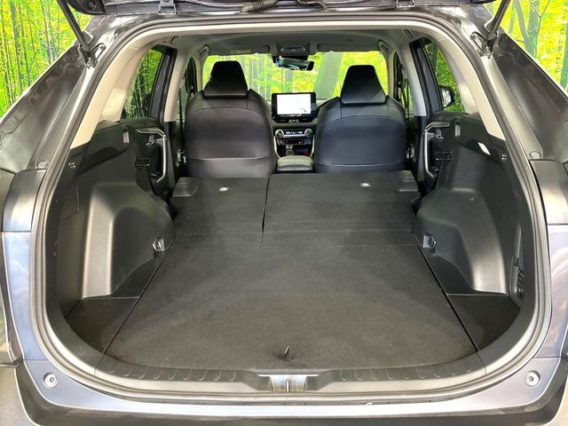 後席を格納すると、これだけの広さが!シーンに合わせたシートアレンジで、大きな荷物も積むことが出来ます♪