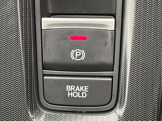 �y�I�[�g�u���[�L�z�[���h�z�M���҂���a�؂Œ�Ԏ��Ƀu���[�L���瑫�𗣂��Ă��A��~��Ԃ�ێ����Ă���܂��B�O�i����Ƃ��̓A�N�Z���𓥂߂Ύ����ŉ��������̂ň��S��X���^�]���y�ɂȂ�܂���