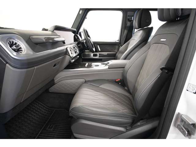 �u�����X�^�[�T�E���h�V�X�e���𓋍ڂ��Ă���A�ԓ��ŗՏꊴ���ӂ�鍂�����I�[�f�B�I�����y���݂��������܂��B�N���A�Ŕ��͂���T�E���h���A�h���C�u�̂ЂƂƂ���������ґ�ŉ��K�Ȃ��̂ɂ������܂��B