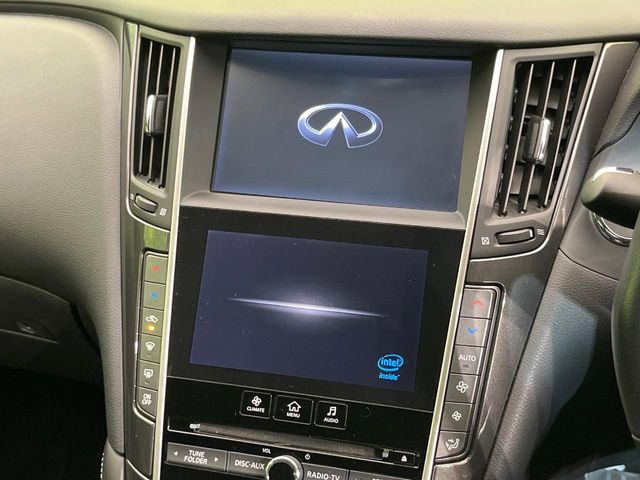 【メーカー純正ナビ】インテリアに溶け込むスタイリッシュな「専用設計」メーカーナビを装備♪視認性や操作性など基本性能にも優れ、より上質なカーライフをお楽しみいただけます。