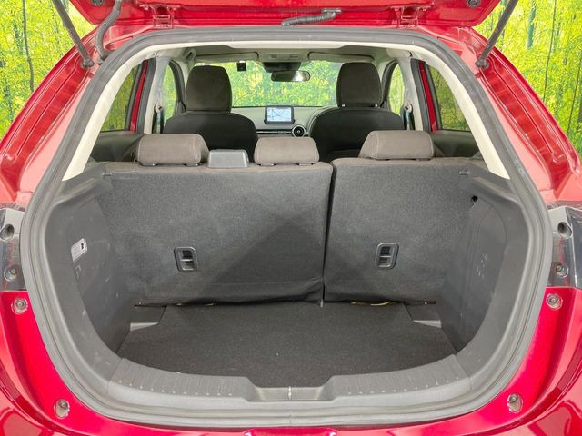 ���i�̂���������ʋ΁A���}���ɏ\���ȉ׎��X�y�[�X���m�ۂ��Ă���܂��B�Z�J���h�V�[�g��|���ƁA�傫�ȉו��̐ύڂ��\�ł���