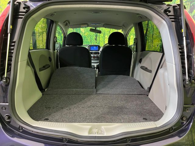 ���i�̂���������ʋ΁A���}���ɏ\���ȉ׎��X�y�[�X���m�ۂ��Ă���܂��B�Z�J���h�V�[�g��|���ƁA�傫�ȉו��̐ύڂ��\�ł���