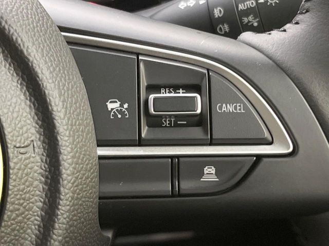 【アダプティブクルーズコントロール】高速道路での長距離走行が楽に!!自動で速度を保つクルーズコントロールが、衝突軽減システムと連携し、前方の車両を感知して車間を保つように速度調節してくれます!!