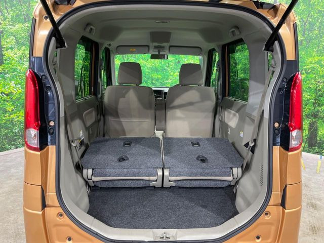 ���i�̂���������ʋ΁A���}���ɏ\���ȉ׎��X�y�[�X���m�ۂ��Ă���܂��B�Z�J���h�V�[�g��|���ƁA�傫�ȉו��̐ύڂ��\�ł���