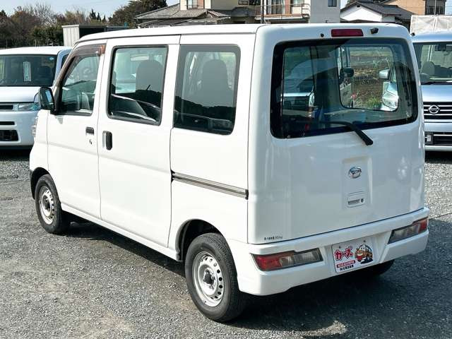 ���X�ł͌y�����Ԃ��畁�ʎԂ܂ŕ��L���I�[�����[�J�[�̎Ԏ�E�F�E�O���[�h��L�x�ɑ����Ă���܂��B