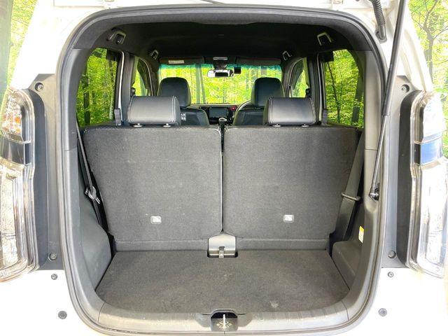 ���i�̂���������ʋ΁A���}���ɏ\���ȉ׎��X�y�[�X���m�ۂ��Ă���܂��B�Z�J���h�V�[�g��|���ƁA�傫�ȉו��̐ύڂ��\�ł���