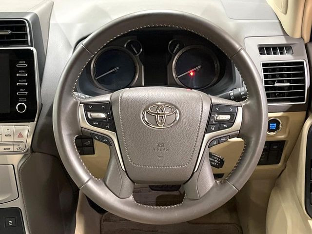 ステアリングも使用感が少なく、きれいな状態となっております♪