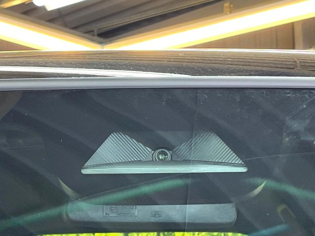 �y�z���_�Z���V���O�z���s���ɑO���̎ԗ�����F�����A�Փ˂������Ȏ��͌x��ƃu���[�L�ŏՓˉ���Ɣ�Q�y�����A�V�X�g�B�����S�Ƀh���C�u�����y���݂��������܂��B