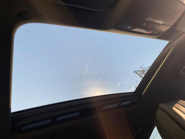 ���p�m���}�~�b�N�K���X���[�t:�唗�͂̃p�m���}���[�t�́A�㕔���Ȃɂ܂ő����Ă���A�J���I�ȋ�Ԃ����y���݂��������܂��B