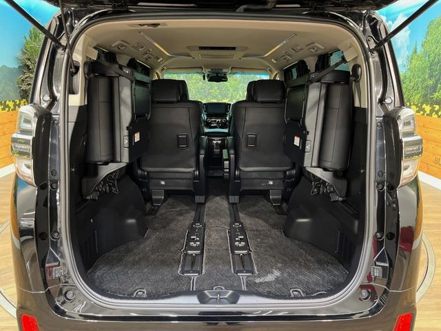 ���i�̂���������ʋ΁A���}���ɏ\���ȉ׎��X�y�[�X���m�ۂ��Ă���܂��B�Z�J���h�V�[�g��|���ƁA�傫�ȉו��̐ύڂ��\�ł���