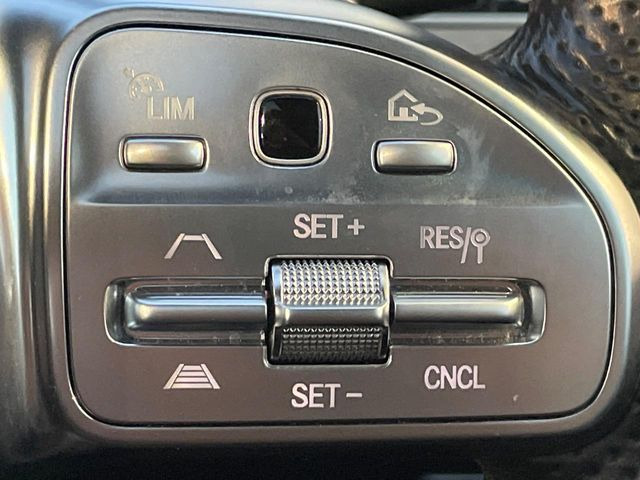 ���f�B�X�g���j�b�N�v���X:�s�s�A�x�O�A�������H�Ȃǂ̑��s���ɁA�X�e���I�}���`�p�[�p�X�J�����ƃ��[�_�[�Z���T�[�ɂ��A�O���Ԃ�F�����đ��x�ɉ������Ԋԋ������ێ����鎟����̃N���R��!