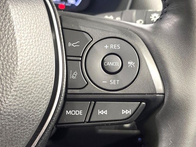 【レーダークルーズコントロール】高速道路での長距離走行が楽に!!自動で速度を保つクルーズコントロールが、衝突軽減システムと連携し、前方の車両を感知して車間を保つように速度調節してくれます!!