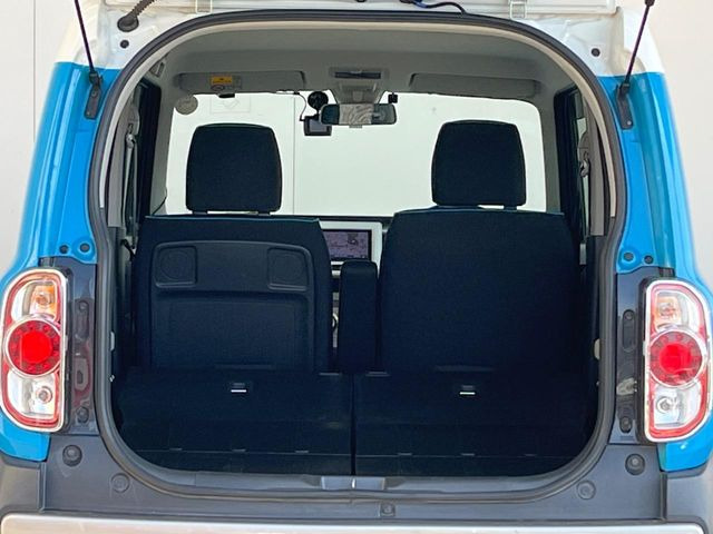 ���i�̂���������ʋ΁A���}���ɏ\���ȉ׎��X�y�[�X���m�ۂ��Ă���܂��B�Z�J���h�V�[�g��|���ƁA�傫�ȉו��̐ύڂ��\�ł���