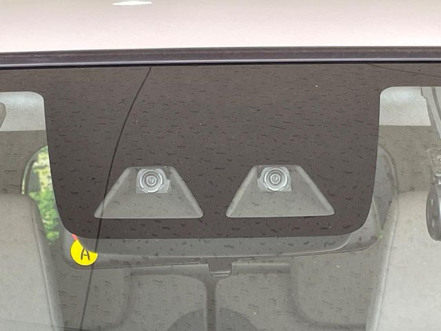 �y�X�}�[�g�A�V�X�g�z���s���ɑO���̎ԗ�����F�����A�Փ˂������Ȏ��͌x��ƃu���[�L�ŏՓˉ���Ɣ�Q�y�����A�V�X�g�B�����S�Ƀh���C�u�����y���݂��������܂��B