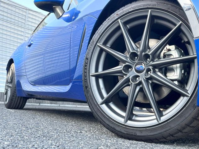 �y�����A���~�z�C�[���z�O�ςɃ}�b�`���������A���~�z�C�[���𑕒����Ă���܂��B�e��ЊO�A���~�z�C�[����A�X�^�b�h���X�^�C�����戵�����Ă���܂��B���񂲑��k����������