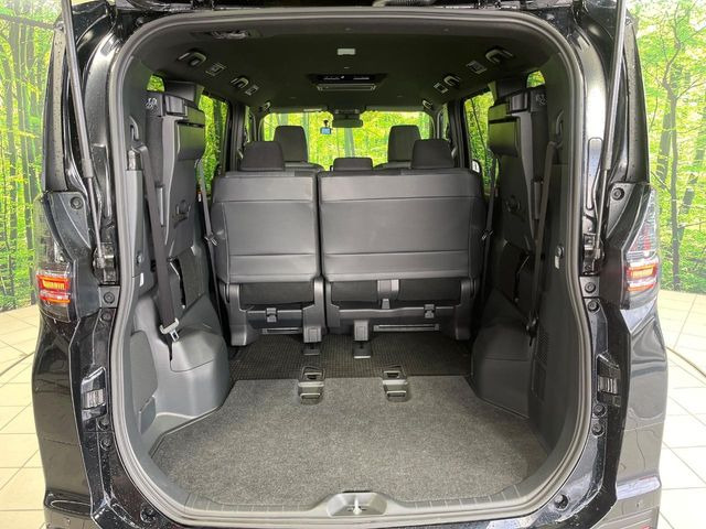 後席を格納すると、これだけの広さが!シーンに合わせたシートアレンジで、大きな荷物も積むことが出来ます♪