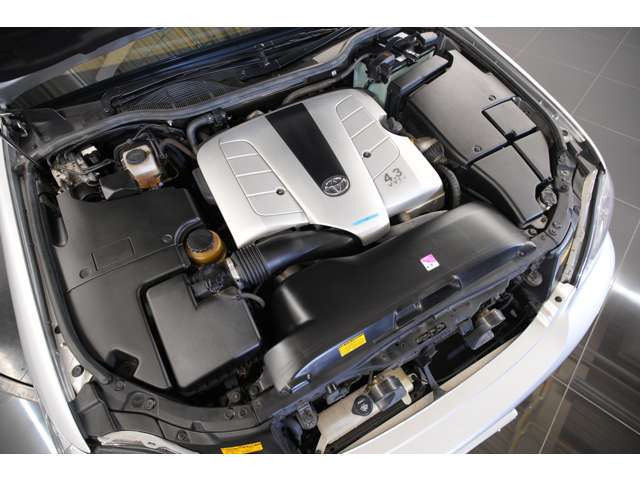 �Z���V�I�̗��j�A���̏W�听�BeR�d�l�E�ŏI���f���́A�ґ�ƐM�������Ɍ��܂Ŗ����グ�������`�ł��BV8���R�z�C�G���W���Ȃ�ł͂̊��炩���ƁA�� �|�I�ȐÂ����B