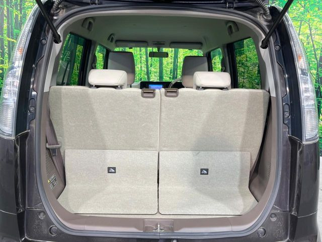 ���i�̂���������ʋ΁A���}���ɏ\���ȉ׎��X�y�[�X���m�ۂ��Ă���܂��B�Z�J���h�V�[�g��|���ƁA�傫�ȉו��̐ύڂ��\�ł���