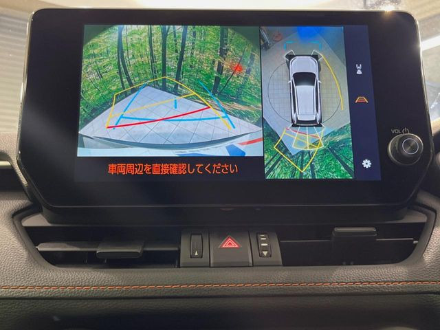 【パノラミックビューモニター】専用のカメラにより、上から見下ろしたような視点で360度クルマの周囲を確認することができます☆死角部分も確認しやすく、狭い場所での切り返しや駐車もスムーズに行えます。