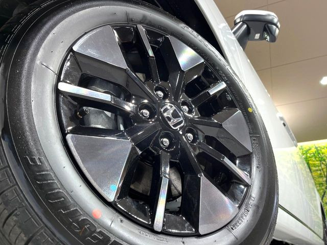 �y�����A���~�z�C�[���z�O�ςɃ}�b�`���������A���~�z�C�[���𑕒����Ă���܂��B�e��ЊO�A���~�z�C�[����A�X�^�b�h���X�^�C�����戵�����Ă���܂��B���񂲑��k����������