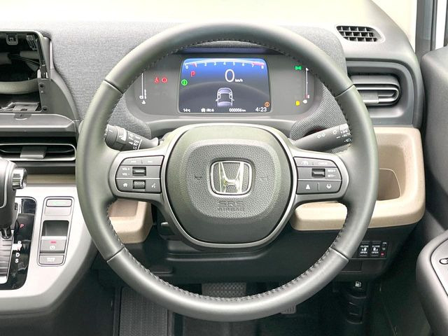 �y�����v�����X�e�A�����O�z�㎿�Ȋv���g�p���邱�ƂŁA��ɂ����������݂ƂĂ��^�]���₷���n���h���ł���