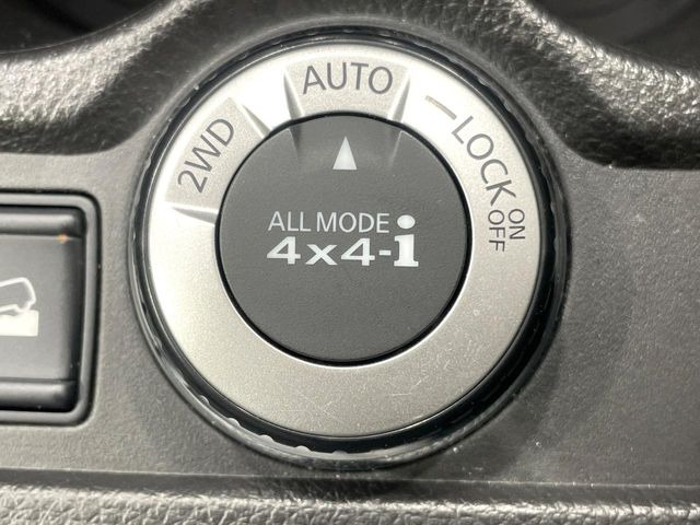 �y�I�[�����[�h4&times;4�z2WD/4WD���[�h����y�ɐ؂�ւ��\�B�R��d����2WD�A�X�^�b�N���ɖ𗧂�LOCK�AAUTO���[�h�ł�4WD�̔z���������Œ������A�H�ʏ󋵂��킸���肵��������T�|�[�g�B