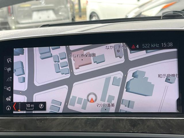 �������i�r:��̊��̂���i�r�́A����������ԓ������o���Ă���܂��BBluetooth�Đ��ȂǃI�[�f�B�I�@�\���[�����Ă���܂��̂ŁA�^�]�����y���߂܂���