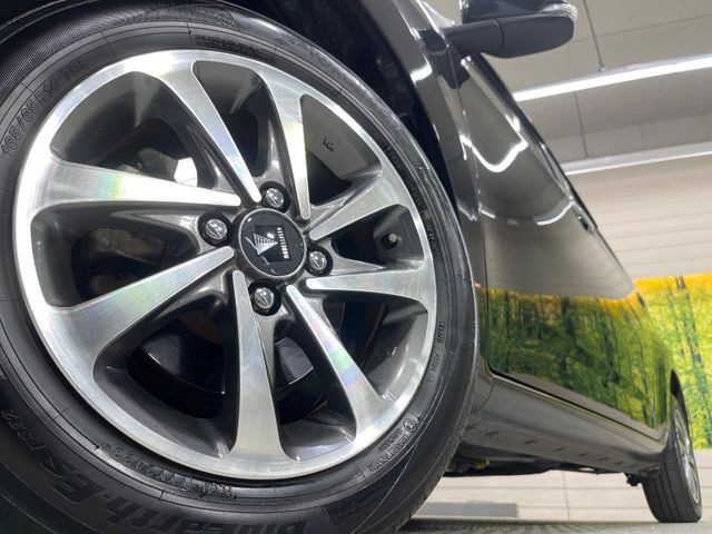 �A���~�z�C�[���z�O�ςɃ}�b�`�����A���~�z�C�[���𑕒����Ă���܂��B�e��A���~�z�C�[����A�X�^�b�h���X�^�C�����戵�����Ă���܂��B���񂲑��k����������