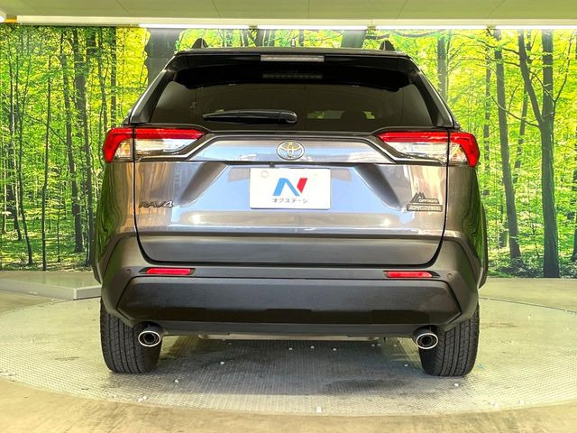 安心の最長10年・走行無制限保証(有償)をご用意。保証内容も充実はもちろん、無料点検&オイル交換や、年中無休の全国・24時間ロードサービスも付帯されておりますのでご安心下さい。