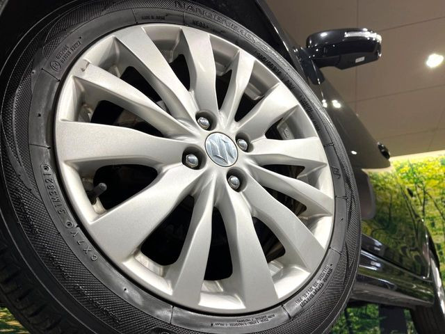 �y����16�C���`�A���~�z�C�[���z�O�ςɃ}�b�`���������A���~�z�C�[���𑕒����Ă���܂��B�e��ЊO�A���~�z�C�[����A�X�^�b�h���X�^�C�����戵�����Ă���܂��B���񂲑��k����������