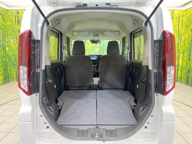 ���i�̂���������ʋ΁A���}���ɏ\���ȉ׎��X�y�[�X���m�ۂ��Ă���܂��B�Z�J���h�V�[�g��|���ƁA�傫�ȉו��̐ύڂ��\�ł���