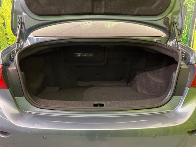 普段のお買い物や通勤、送迎等に十分な荷室スペースを確保しております。