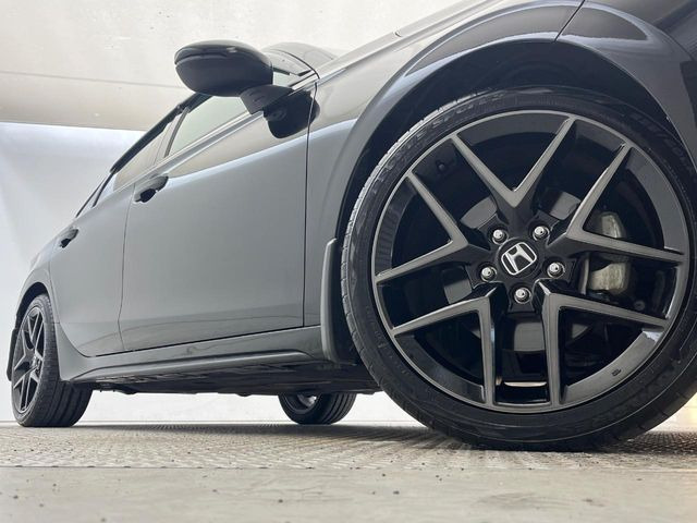 �y����18�C���`�A���~�z�C�[���z�O�ςɃ}�b�`���������A���~�z�C�[���𑕒����Ă���܂��B�e��ЊO�A���~�z�C�[����A�X�^�b�h���X�^�C�����戵�����Ă���܂��B���񂲑��k����������