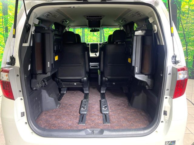 ���i�̂���������ʋ΁A���}���ɏ\���ȉ׎��X�y�[�X���m�ۂ��Ă���܂��B�Z�J���h�V�[�g��|���ƁA�傫�ȉו��̐ύڂ��\�ł���