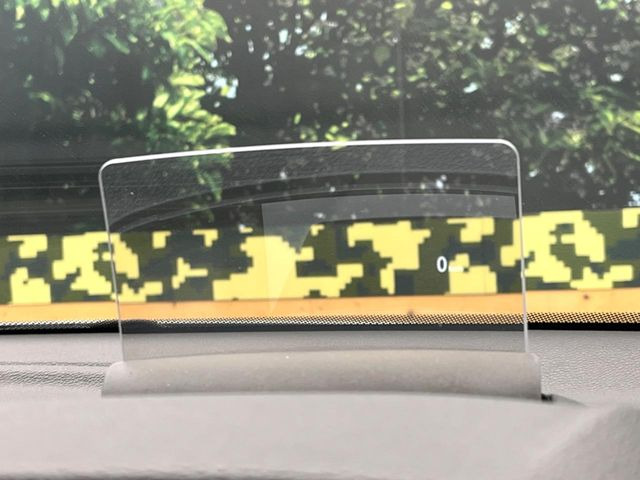 �y�w�b�h�A�b�v�f�B�X�v���C�z���݂̑��x�⑖�s�����f�W�^���\���ŉ^�]�ȑO���̃K���X�ɓ��e!�^�]���A�ڐ������炳���K�v�ȏ����m�F�ł���̂łƂ��Ă��֗��ň��S!