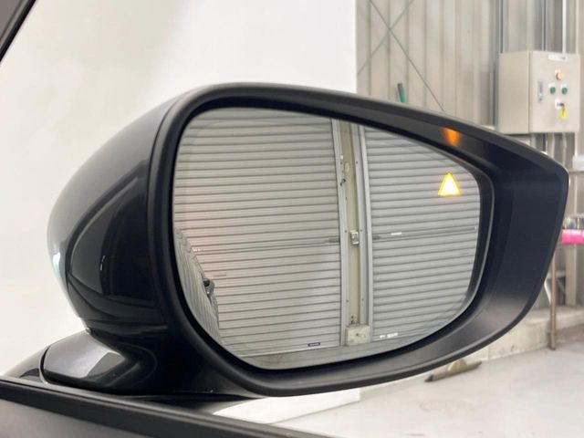 �y�u���C���h�X�|�b�g���j�^�����O�z���s���A�h�A�~���[�̎��p�ɂȂ�₷���ӏ��Ɍ㑱�Ԃ��ڋ߂���ƃT�C�h�~���[�t�߂Ɍx����\���A�h���C�o�[�ɒ��ӊ��N�����Ă���܂��B