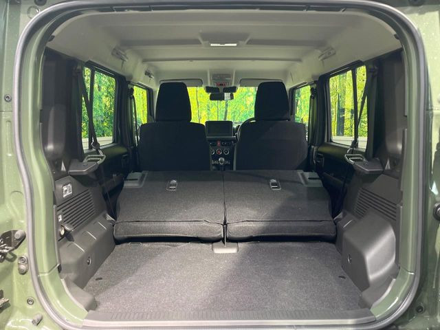 普段のお買い物や通勤、送迎等に十分な荷室スペースを確保しております。セカンドシートを倒すと、大きな荷物の積載も可能です♪